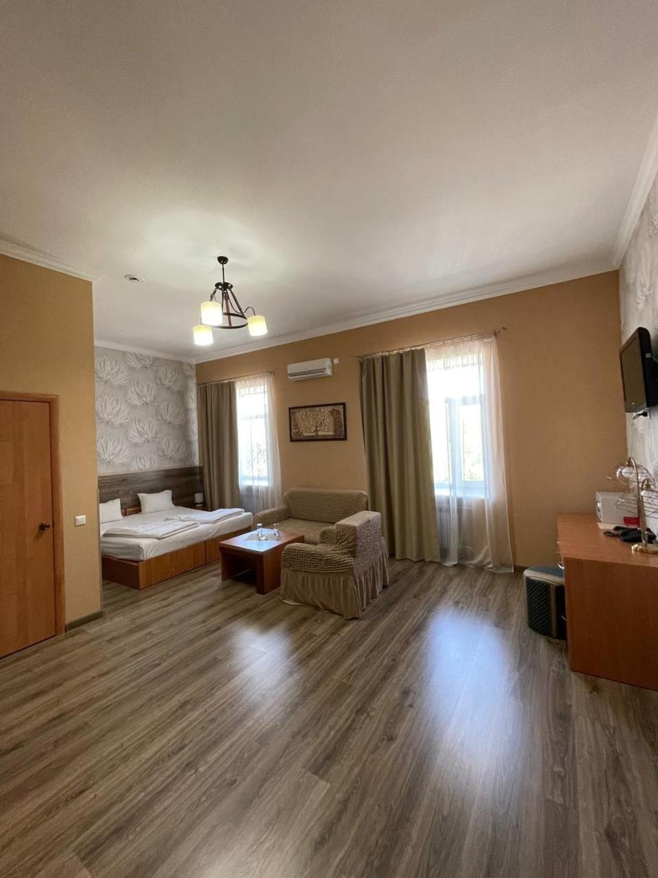 Shanyrak Hotel Temirtau Exterior photo